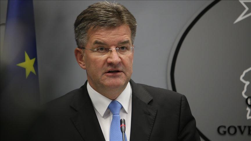 Universiteti i Malit të Zi shqyrton heqjen e titullit të nderit Lajçakut pas publikimit të dosjeve mbi Epsteinin