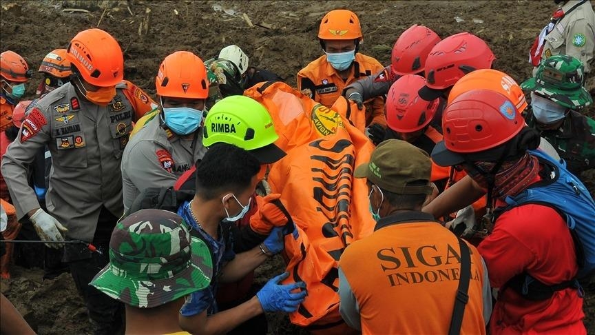 Число погибших в результате схода оползня в Индонезии возросло до 85 человек