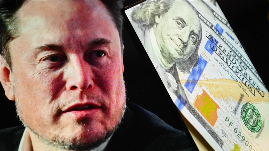 Elon Musk bëhet personi i parë me pasuri prej 800 miliardë dollarësh