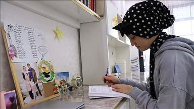 Depremde kaybettiği babasına verdiği sözü yerine getirerek istediği liseyi kazandı