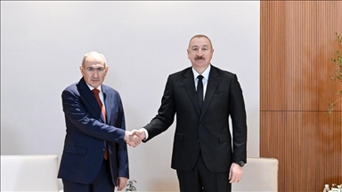 Алиев и Пашинян договорились поддерживать контакты в целях содействия процессу двусторонней нормализации