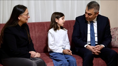 Enkazdan 72 saat sonra anne kucağında çıkan Hazal'ın umre hayali gerçek oluyor