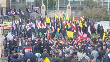 عشرات اللبنانيين يتظاهرون في بيروت تنديدا باستمرار العدوان الإسرائيلي