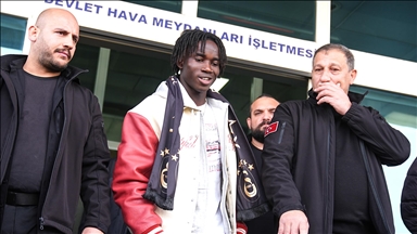Renato Nhaga, Galatasaray'a transferi için İstanbul'da 