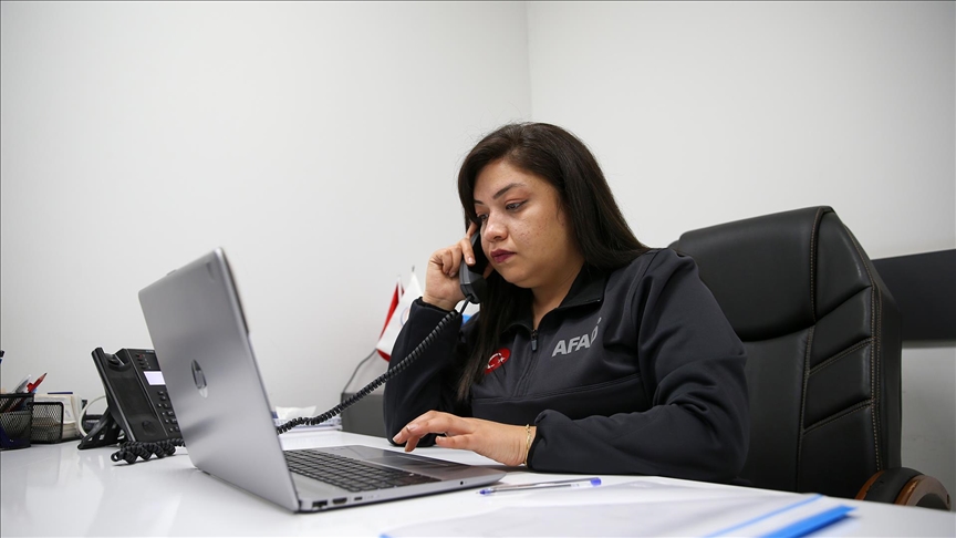 Depremde kaybettiği babasının izinden giden Buse, AFAD personeli oldu 