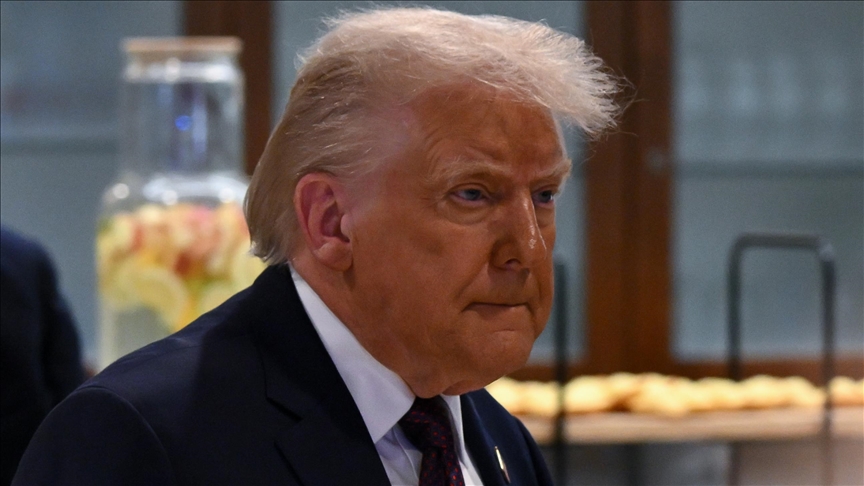 ترامب: أُفضل مشاهدة الصواريخ والأعداء على النوم في الطائرة