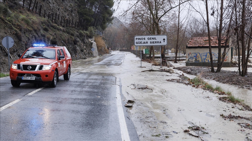 İspanya'nın Endülüs bölgesinde şiddetli yağış yaşamı felç etti