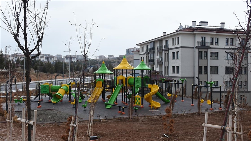 Malatya'da yapılan deprem konutları sosyal donatı ve çevreci yapısıyla dikkati çekiyor