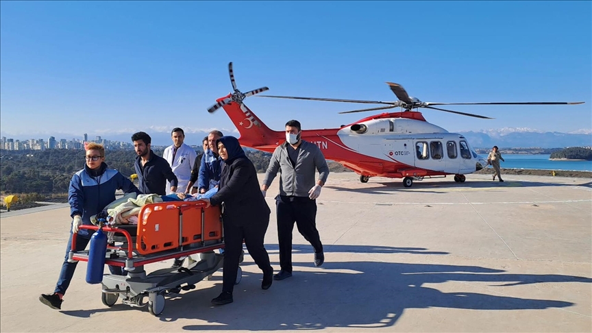 Depremlerde Adana'dan havalanan helikopterler 180 "hayat uçuşu"na imza attı