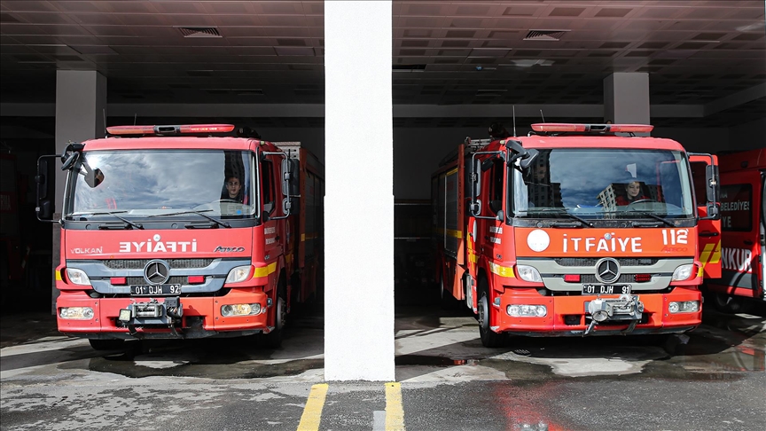 Adana'da enkaz altında kalanların ardından Hataylı afetzedelerin yardımına koştular