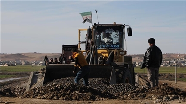 حەلەب.. خەڵکی خۆیان ئەو پردە نۆژەن دەکەنەوە کە یەپەگە لە ناحیەی شیوخ تەقاندیەوە