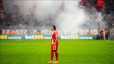 قدم.. بايرن ميونخ يجدد عقد لاعبه سيرج غنابري