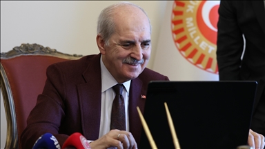 رئيس البرلمان التركي يختار أفضل صور الأناضول لعام 2025