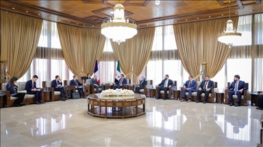 فرنسا تجدد دعمها لسوريا وتشيد باتفاق الحكومة مع "قسد"