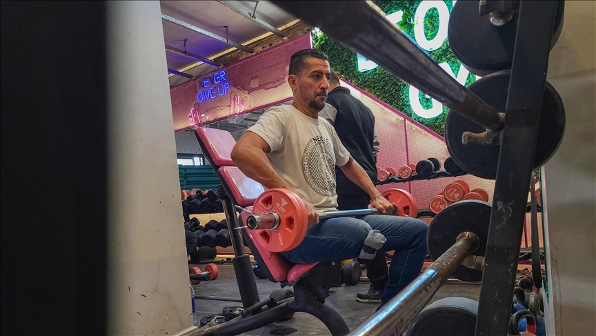 Палестински тренер, кој ја загубил ногата во израелски напад, ја пронаоѓа смислата за живот во спортот