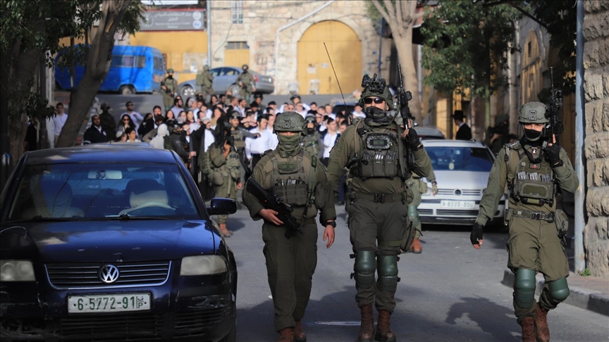 Israeli forces detain journalists, foreign activists in southern West Bank following settler attacks