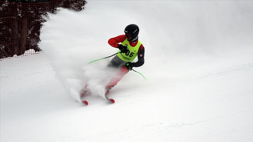 Sarıkamış'ta Berkin Usta Sezonu Alp Disiplini kayak yarışları başladı