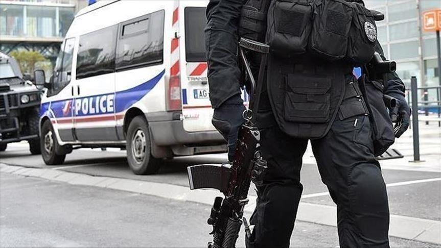 France : un suspect mis en examen après avoir grièvement blessé des policiers lors d’un refus d’obtempérer