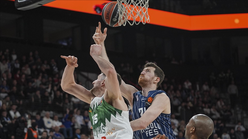 Anadolu Efes, sahasında Zalgiris'i 92-82 mağlup etti
