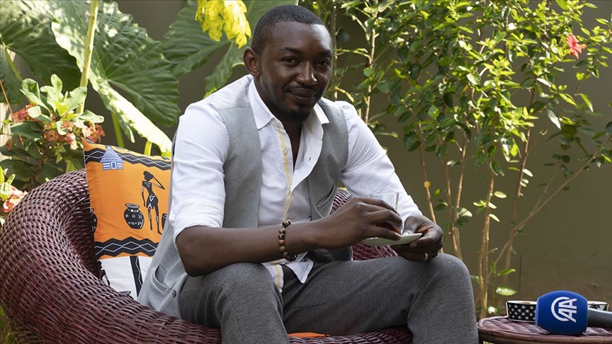 Türkiye mezunu Kamerunlu Mansur, ülkesinde Türk şirketleriyle çok sektörlü iş yapıyor