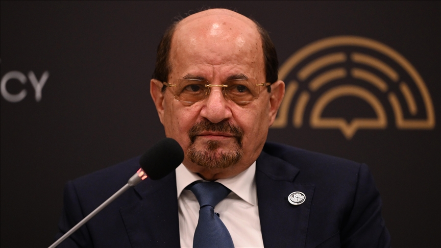 Formation d'un nouveau gouvernement yéménite sous la direction de Shaya al-Zindani, composé de 34 ministres