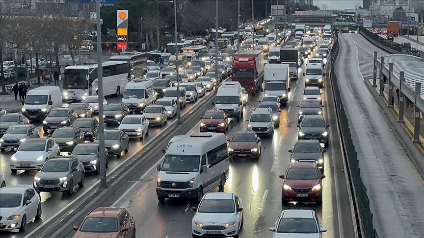 İstanbul'da trafik yoğunluğu yüzde 76'ya kadar çıktı