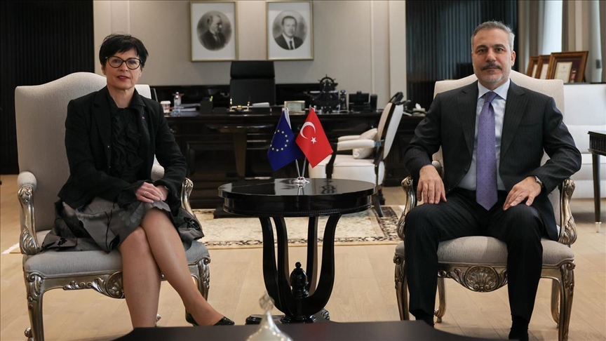فيدان يلتقي المفوضة الأوروبية لشؤون التوسع بأنقرة