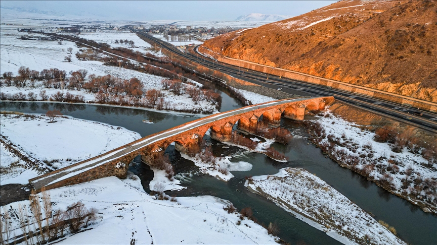 Li Erziromê pireya dîrokî ya 728 salî ku bi berfê xemiliye dîmenekî xweş derxist holê