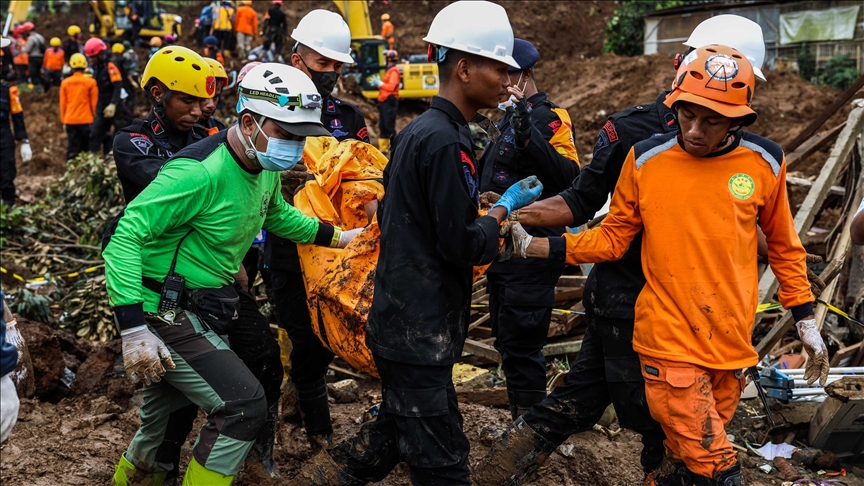 Indonesian tremor injures dozens, damages buildings