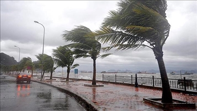 Mijëra pasagjerë të bllokuar në aeroporte për shkak të stuhisë tropikale në Filipine