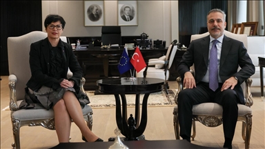 Wezîrê Karên Derva Fîdan bi Endama Berbirsyara Berfirehkirinê ya Komîsyona YEyê Kosê ra axivî