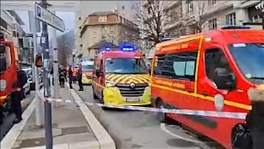 Fransa'da güzellik salonunda el bombası patlaması sonucu 6 kişi yaralandı