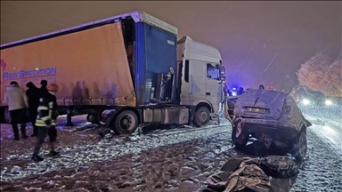 Li Erziromê tir û wesayîta SUV li hev qelibîn, 4 kesên di wesayîtê da mirin