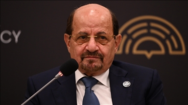 Formation d'un nouveau gouvernement yéménite sous la direction de Shaya al-Zindani, composé de 34 ministres