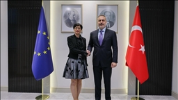 Turkish foreign minister meets EU enlargement commissioner