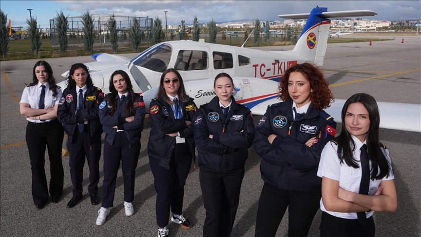 من الشغف بالطيران إلى الاحتراف.. تركيات يقتحمن قمرة القيادة