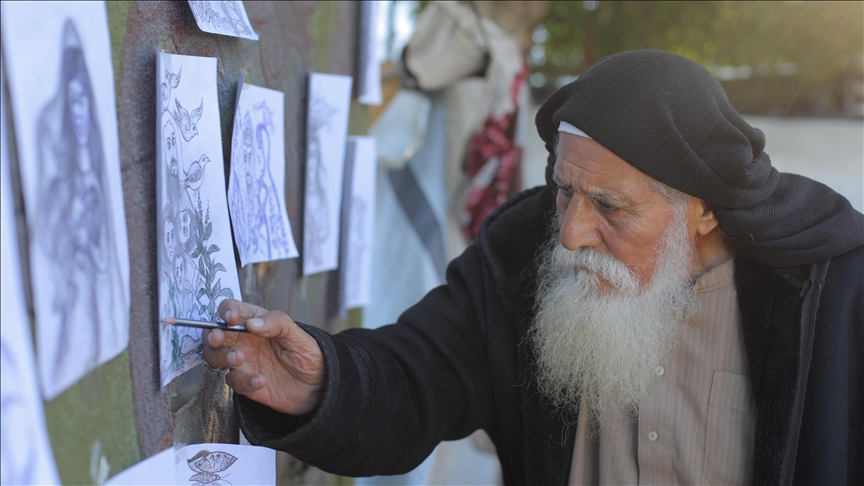 Palestinski umjetnik bez doma u 80. godini crta kako bi preživio tugu Gaze