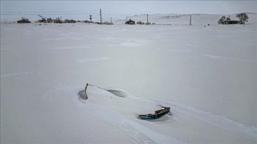 Ji ber hewaya sar li Erziromê rûyê Gola Koycegizê cemed girt