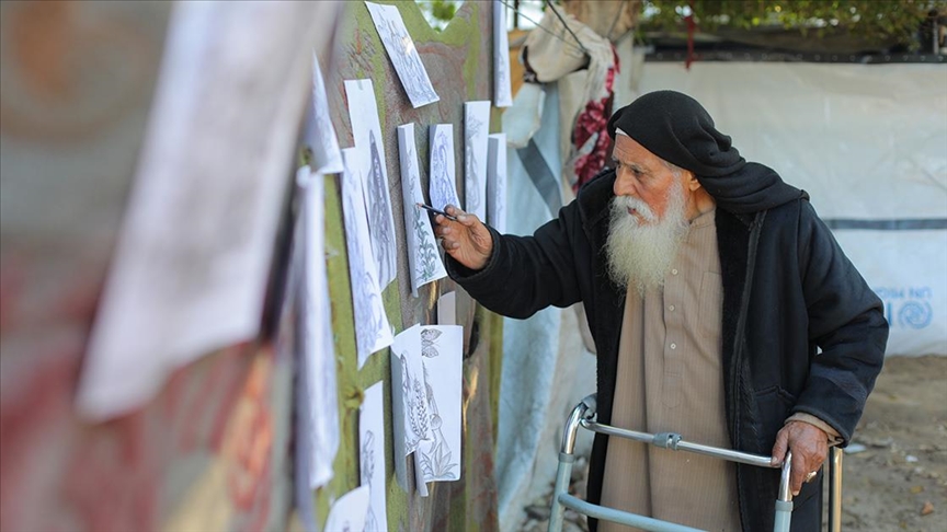 İsrail saldırılarında 3 oğlunu kaybeden 80 yaşındaki Gazzeli ressam, acısını sanata yansıtıyor