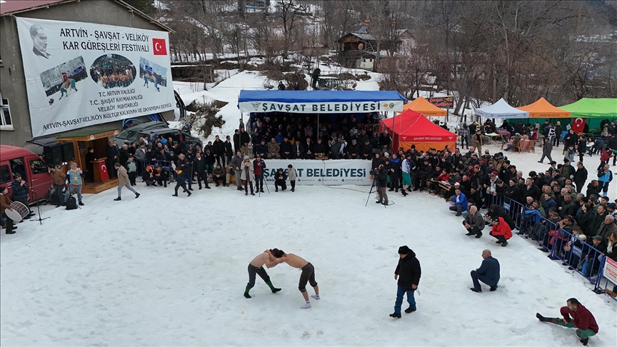 Artvin'de 29. Kar Üstü Karakucak Güreşleri yapıldı