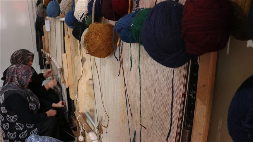 Tradita mijëravjeçare e endjes së qilimave vazhdon të ruhet në Yahyali në Turqinë qendrore