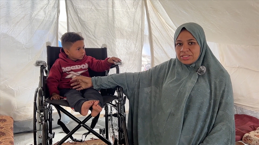 İsrail saldırısında sakat kalan 4 yaşındaki Hamza, binlerce çocuk gibi Gazze dışında tedavi bekliyor