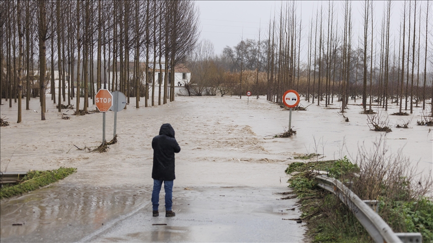 İspanya'nın Endülüs bölgesinde şiddetli yağış yaşamı olumsuz etkiliyor