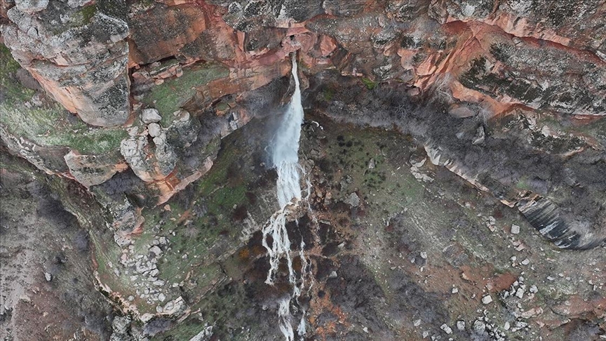 Eski darphaneden çağlayan Zebil Şelalesi yılın sadece 2 ayı akıyor