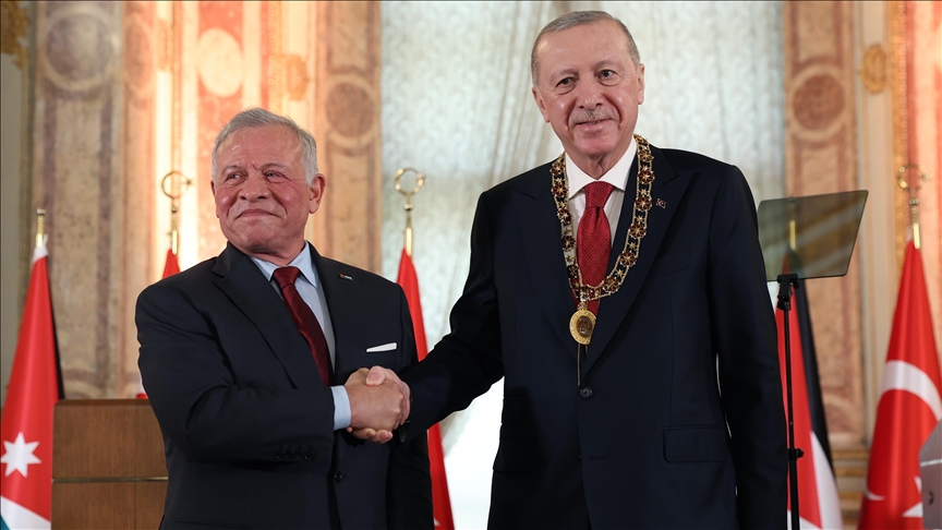 ملك الأردن يهدي الرئيس أردوغان "قلادة الحسين بن علي"