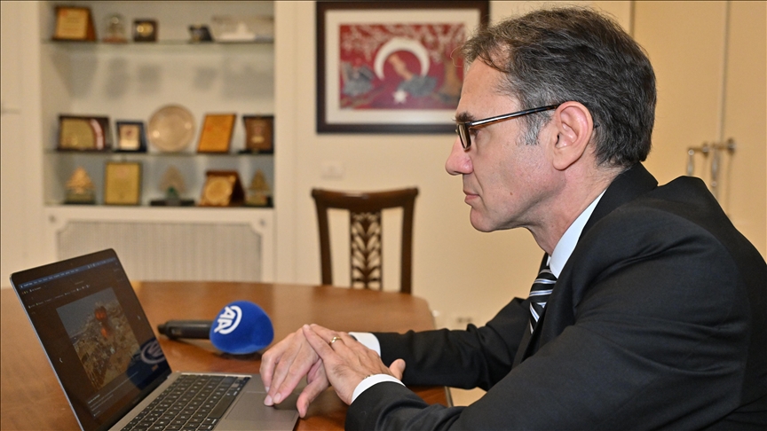 السفير التركي في بيروت يختار أفضل صور الأناضول لعام 2025