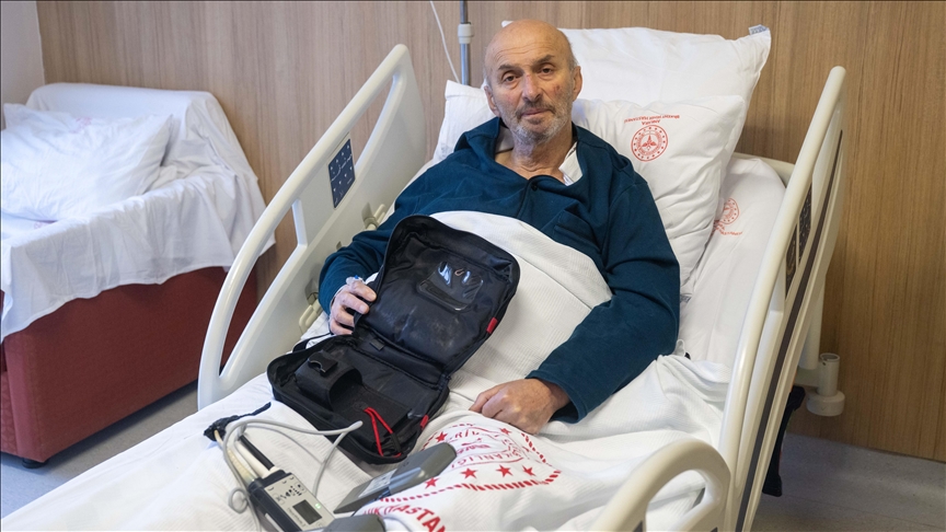 Omzunda taşıdığı yapay kalple hayata tutundu, nakil gününü bekliyor