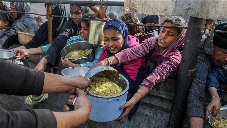 Uria thellohet në Gaza  mijëra të zhvendosur presin në radhë për një vakt të vetëm ditor