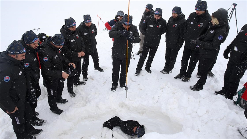 Erzurum'un gönüllü arama kurtarma ekibi çığ olaylarına müdahale için gücünü artırıyor