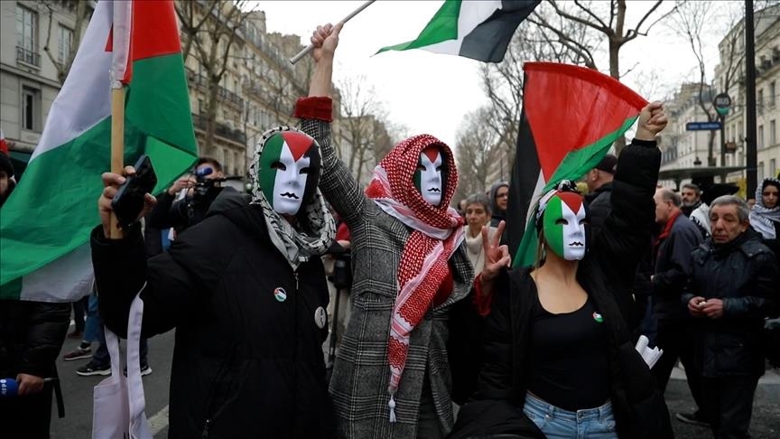 France - Lyon : des panneaux publicitaires remplacés par des messages sur la Palestine